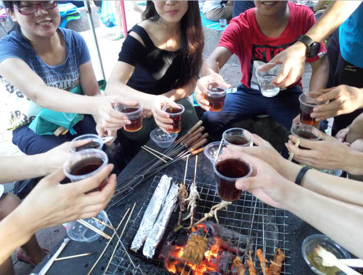聚会怎能不干杯