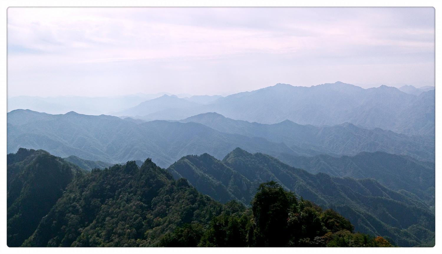 高山巍峨错落